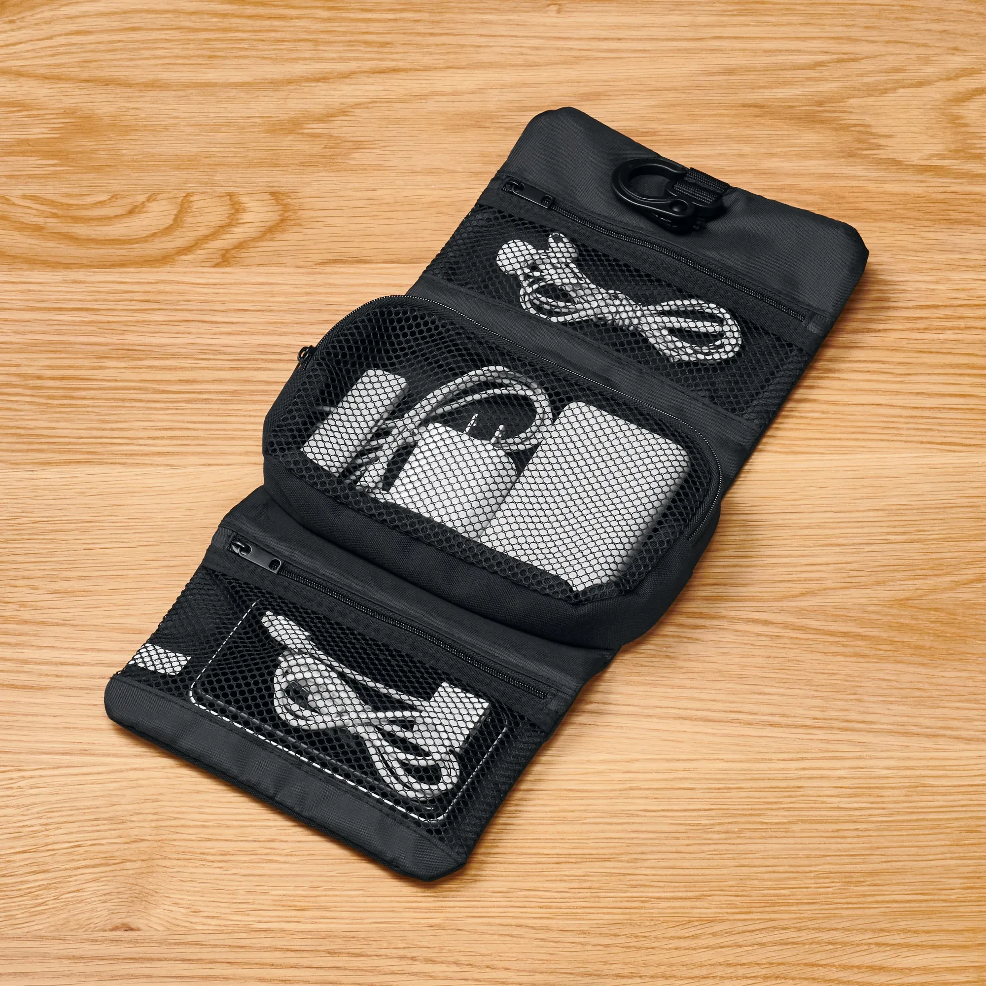 Hanging Case with Pouch