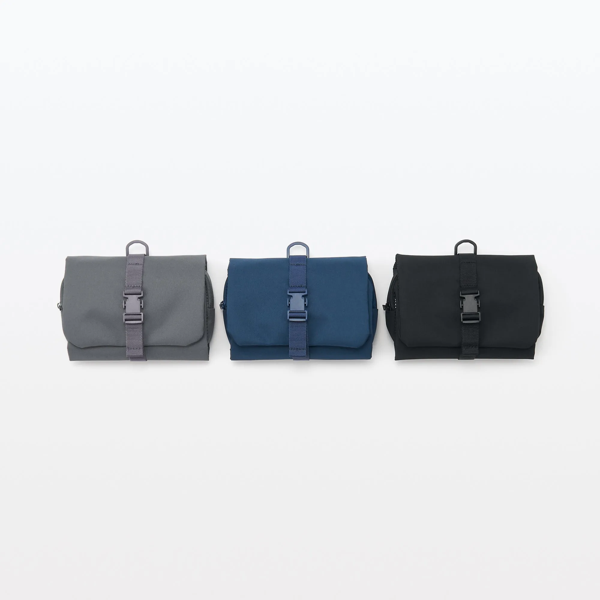 Hanging Case with Pouch
