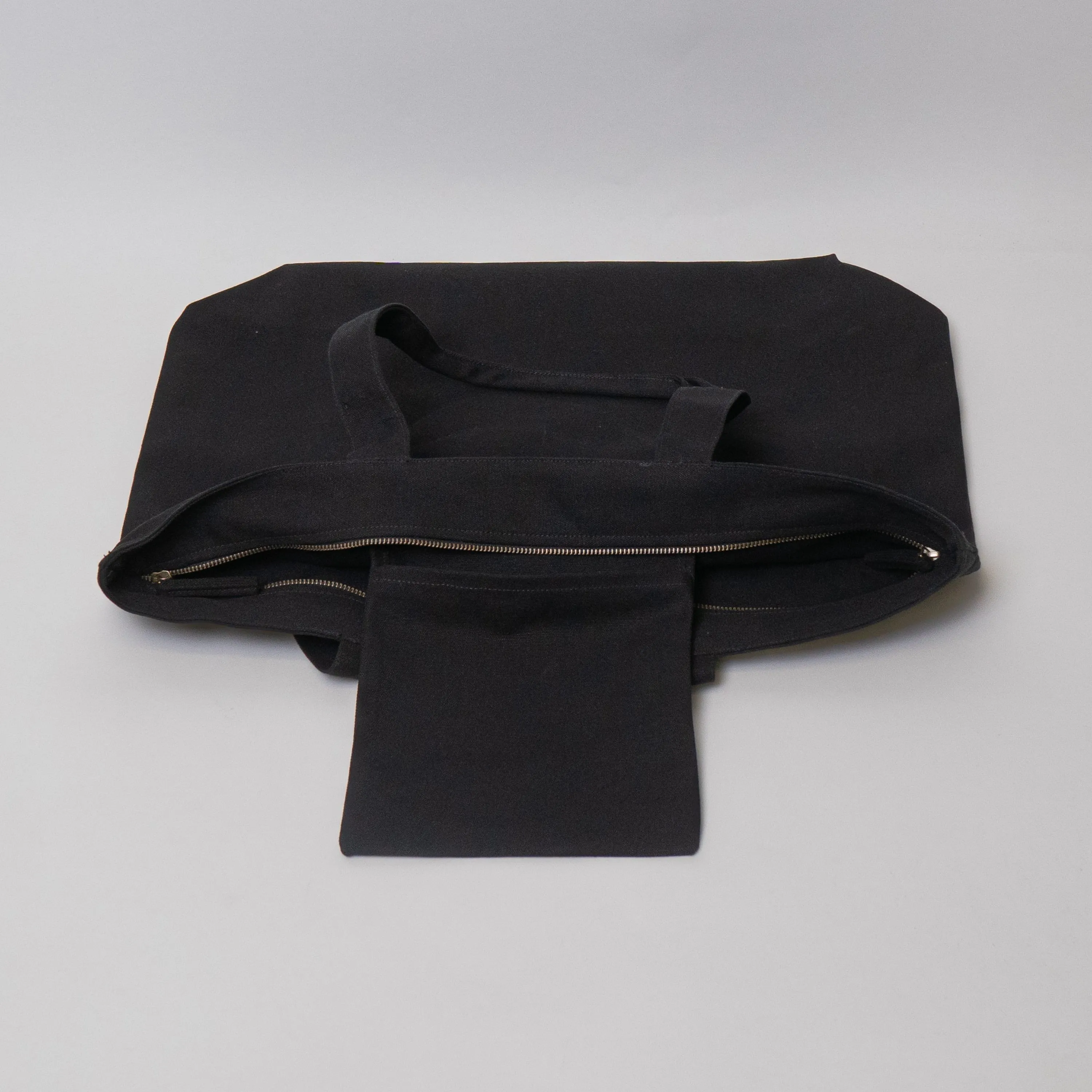 Tote bags with trolley sleeve