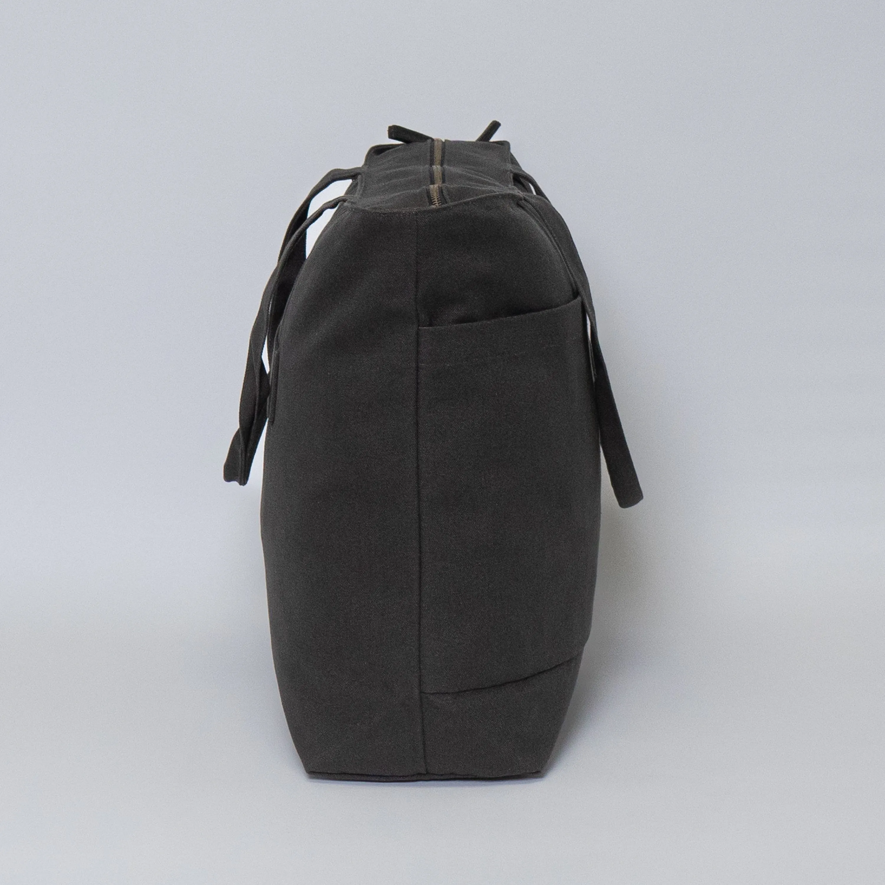 Tote bags with trolley sleeve