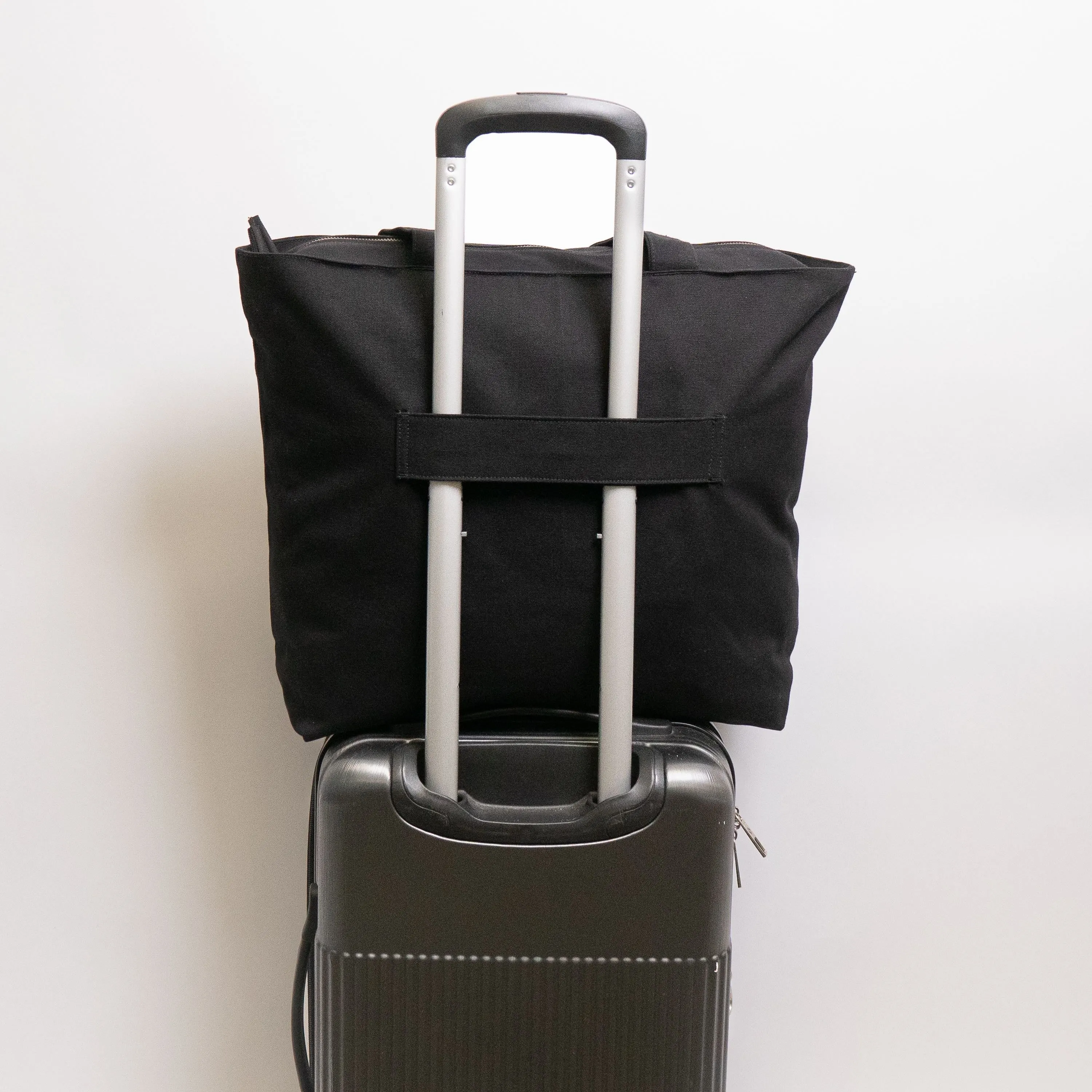 Tote bags with trolley sleeve