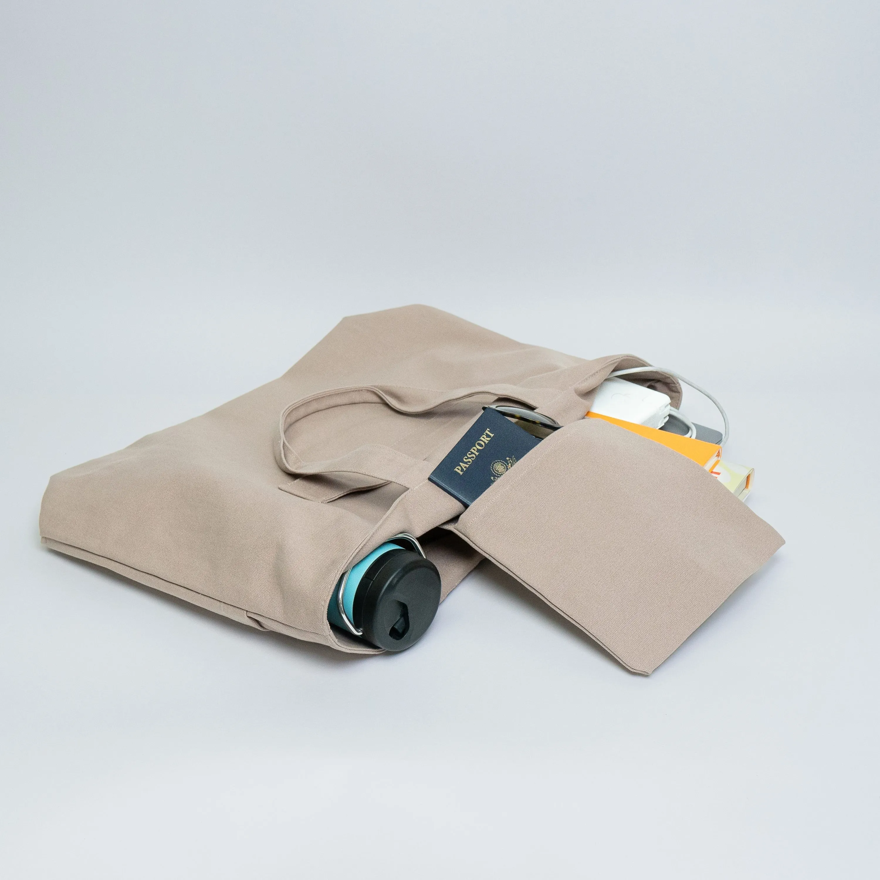 Tote bags with trolley sleeve